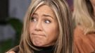 Jennifer Aniston prueba el trifle en una escena de la reunión de 'Friends' que no se emitió