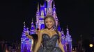 Halle Bailey brilla en el 50 aniversario de Disney World cantando una canción de 'El Rey León'