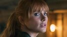 'Jurassic World: Dominion': Bryce Dallas Howard huye de un dinosaurio en la primera imagen oficial