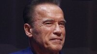 Arnold Schwarzenegger sale ileso de un aparatoso choque de cuatro coches