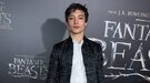 Ezra Miller envía un extraño mensaje en video amenazando al Ku Klux Klan