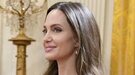 Angelina Jolie viaja a Ucrania para visitar a niños heridos y se ve obligada a evacuar por aviso de bombardeo