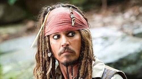 Johnny Depp hace la voz de Jack Sparrow para sus fans a la salida del juicio contra Amber Heard