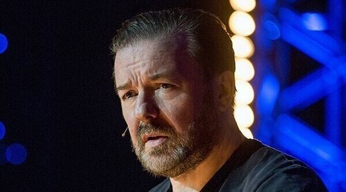 Ricky Gervais se defiende de las críticas por sus chistes antitrans en su nuevo especial para Netflix