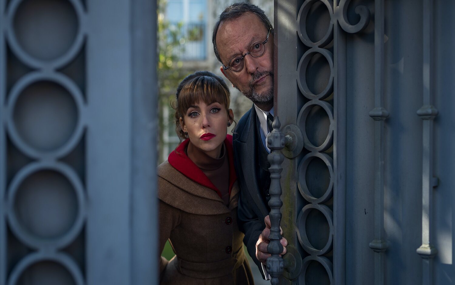 'Un asunto privado': Aura Garrido y Jean Reno en un misterio a lo Sherlock Holmes en la Galicia de los 40