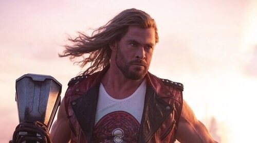 Taika Waititi sobre el culo de Chris Hemsworth en 'Thor: Love and Thunder': "Entrena tan duro que tienes que enseñarlo"