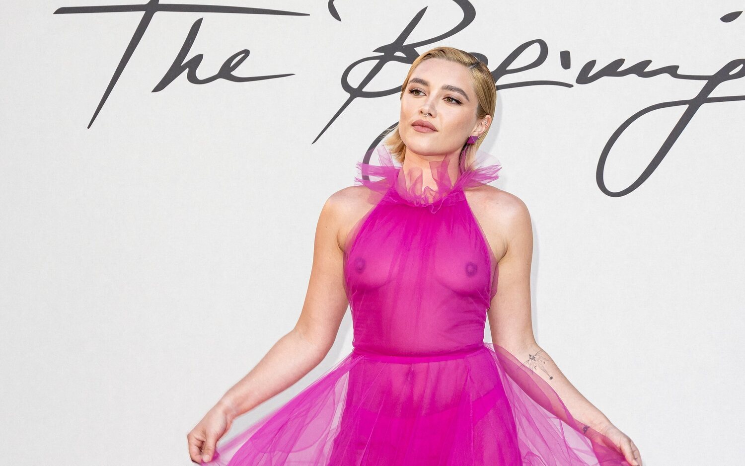 Florence Pugh responde a las críticas por su vestido semitransparente: "Qué fácil es destrozar el cuerpo de una mujer"