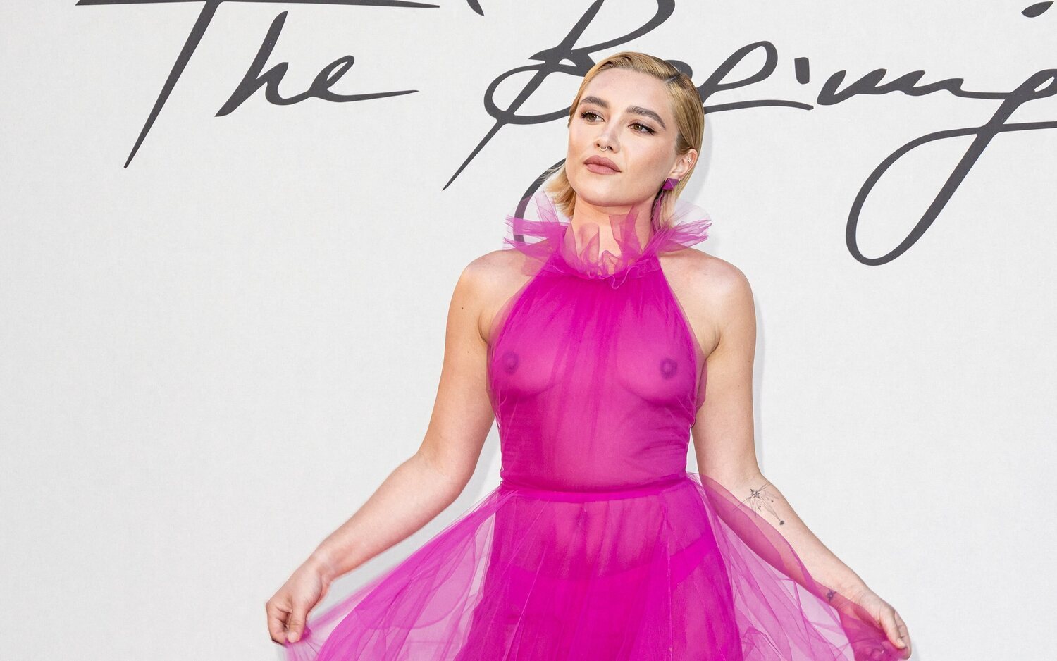 Regé-Jean Page ('Los Bridgerton') reprende a los hombres que han criticado el vestido de Florence Pugh