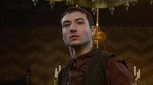 Ezra Miller habría perdido contacto con la realidad, va armado y cree que le persigue el Ku Klux Klan