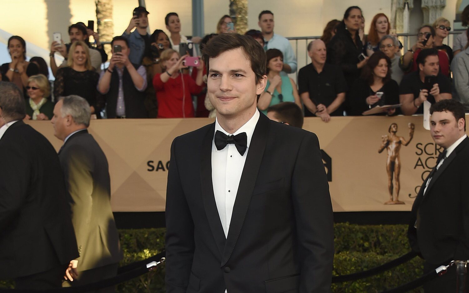 Ashton Kutcher sufrió una extraña enfermedad que le dejó sin ver, oír y caminar