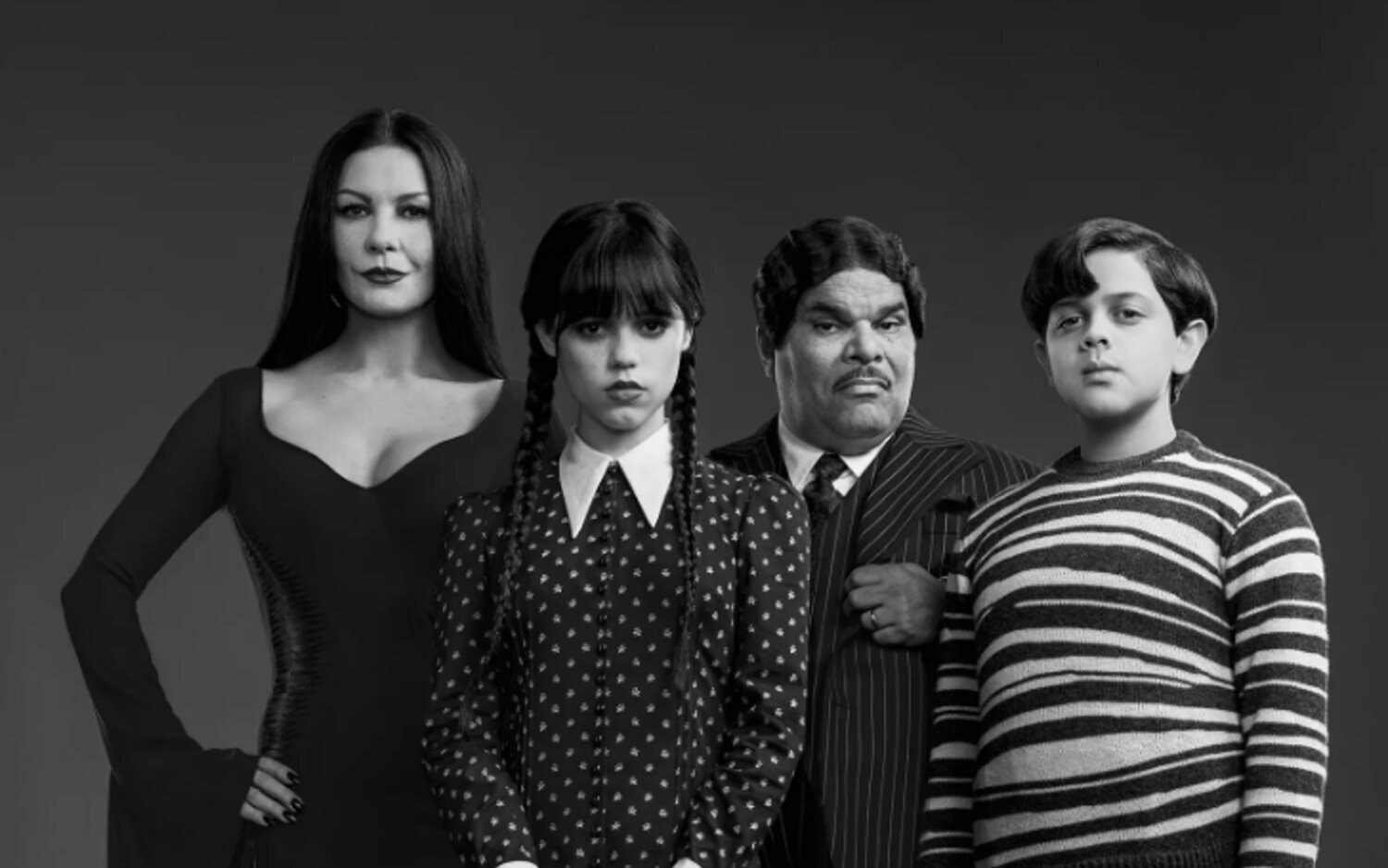 'Wednesday': Primer vistazo a la familia Addams al completo, con Catherine Zeta-Jones como Morticia