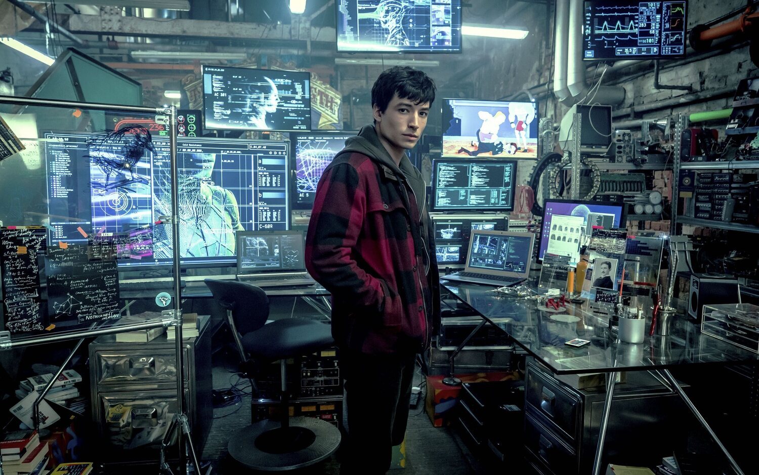 'The Flash': Ezra Miller se ha reunido con Warner Bros. para disculparse e intentar salvar la película