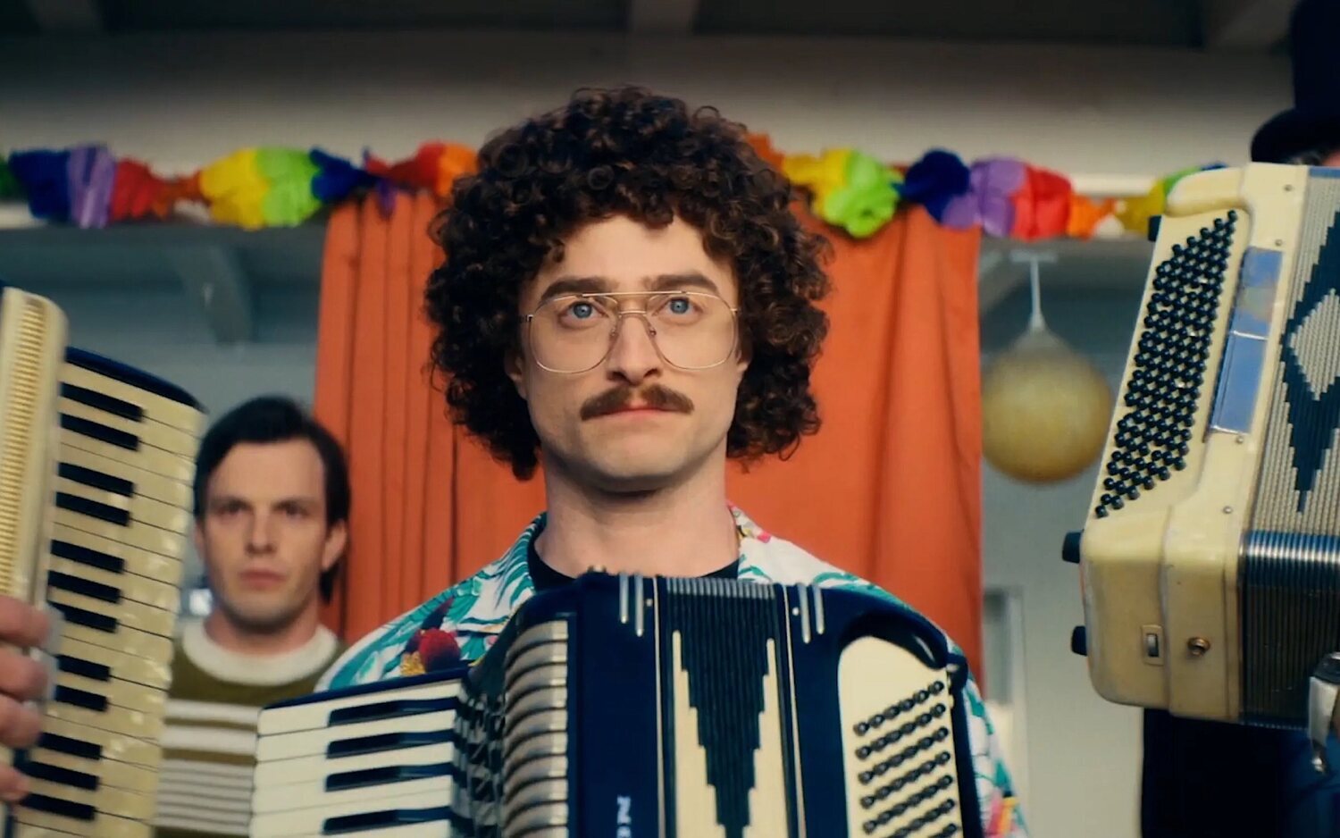 Daniel Radcliffe se enrolla con Madonna en el tráiler de 'Weird: The Al Yankovic Story'