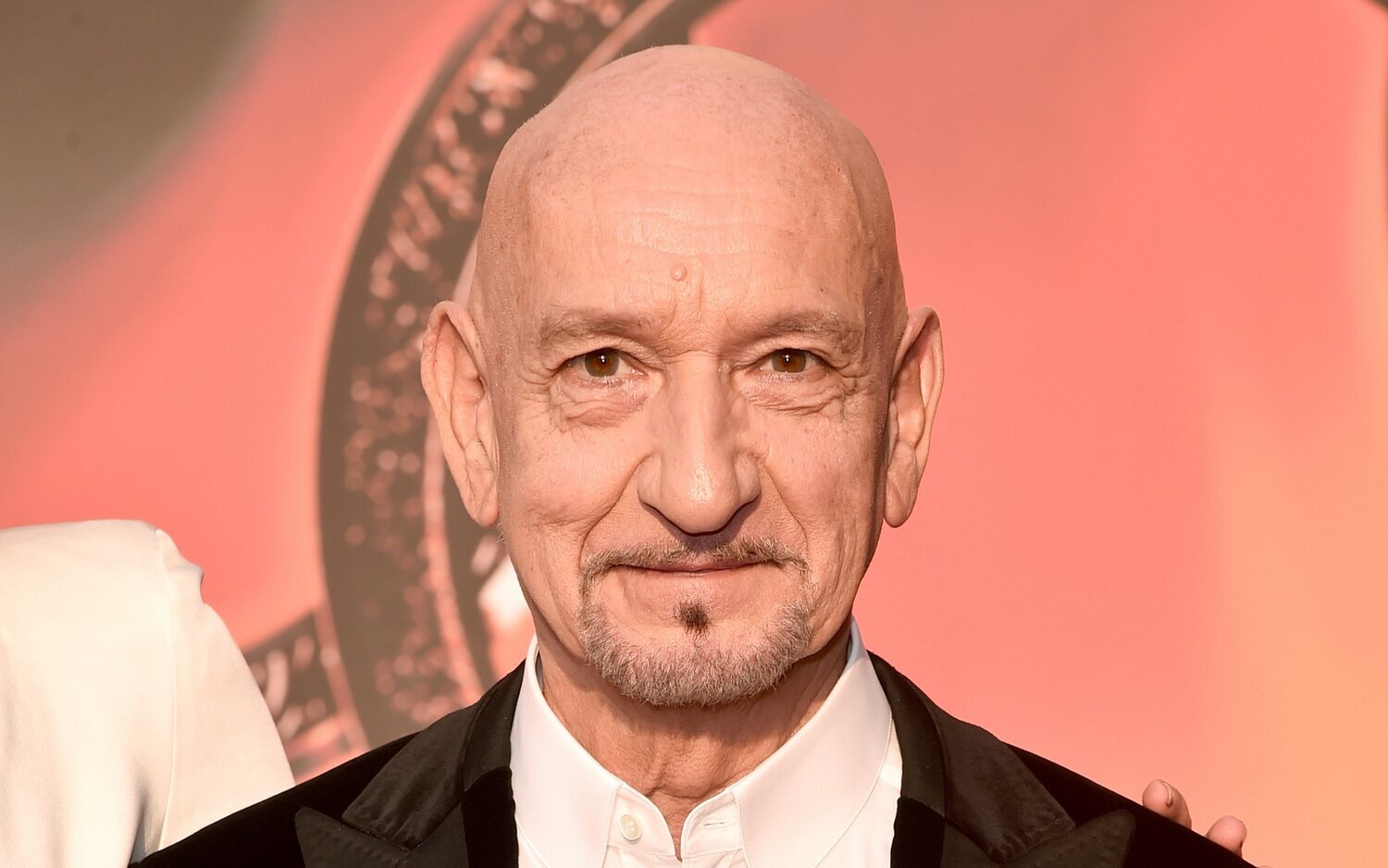 Ben Kingsley regresa al UCM como Trevor Slattery en la serie de 'Wonder Man'