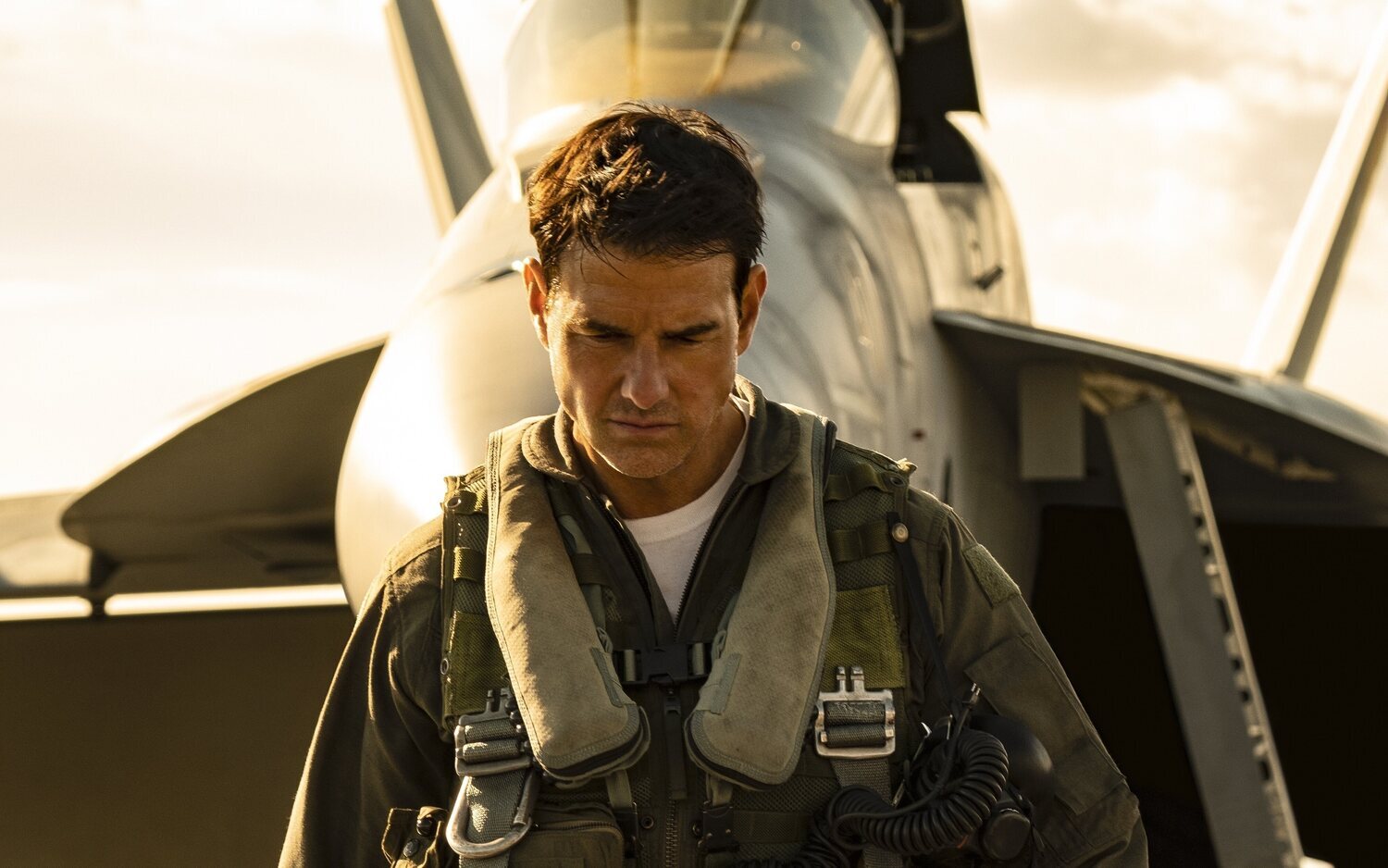 Tom Cruise promociona 'Top Gun' y 'Misión Imposible' con una arriesgada acrobacia en el aire