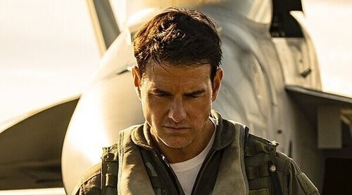 Tom Cruise promociona 'Top Gun' y 'Misión Imposible' con una arriesgada acrobacia en el aire