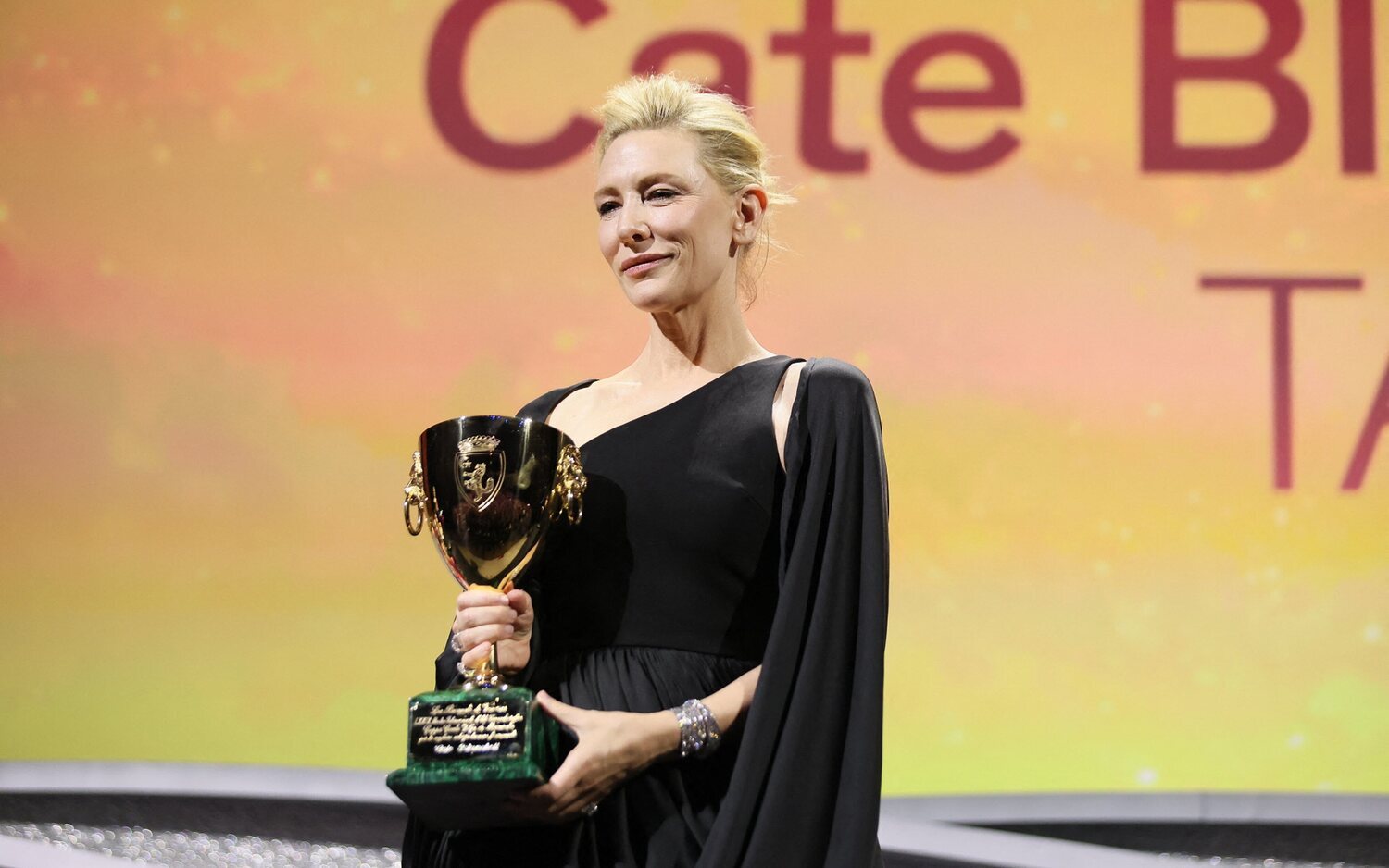 Festival de Venecia 2022: Cate Blanchett y Colin Farrell ganan la Copa Volpi y Laura Poitras el León de Oro