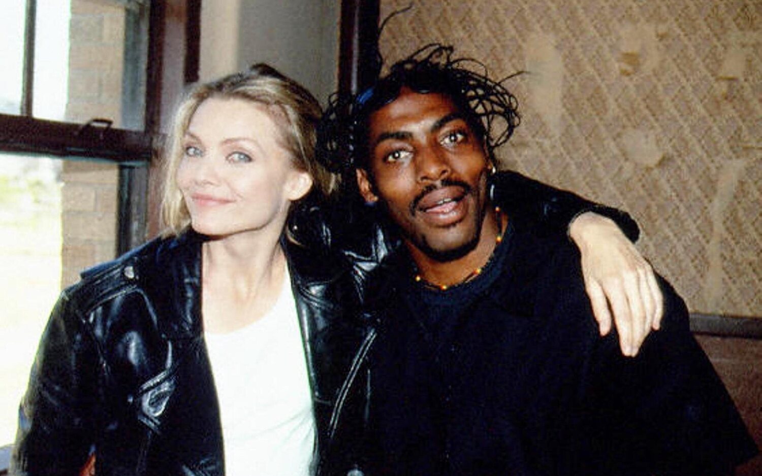 Michelle Pfeiffer reacciona a la muerte de Coolio, autor del tema central de 'Mentes peligrosas'