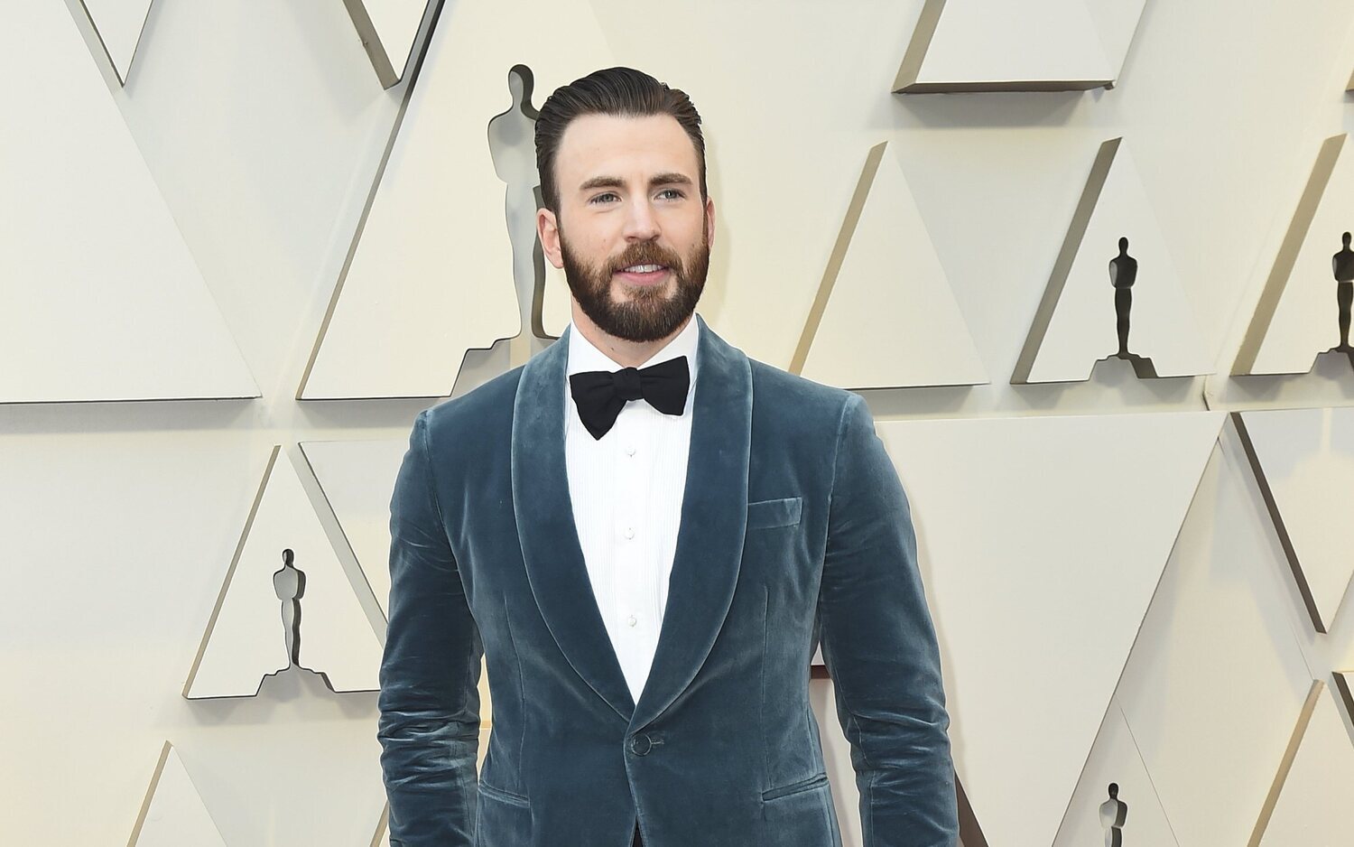 Chris Evans es el hombre vivo más sexy de 2022 y Dwayne Johnson asegura que 'comparten' el título