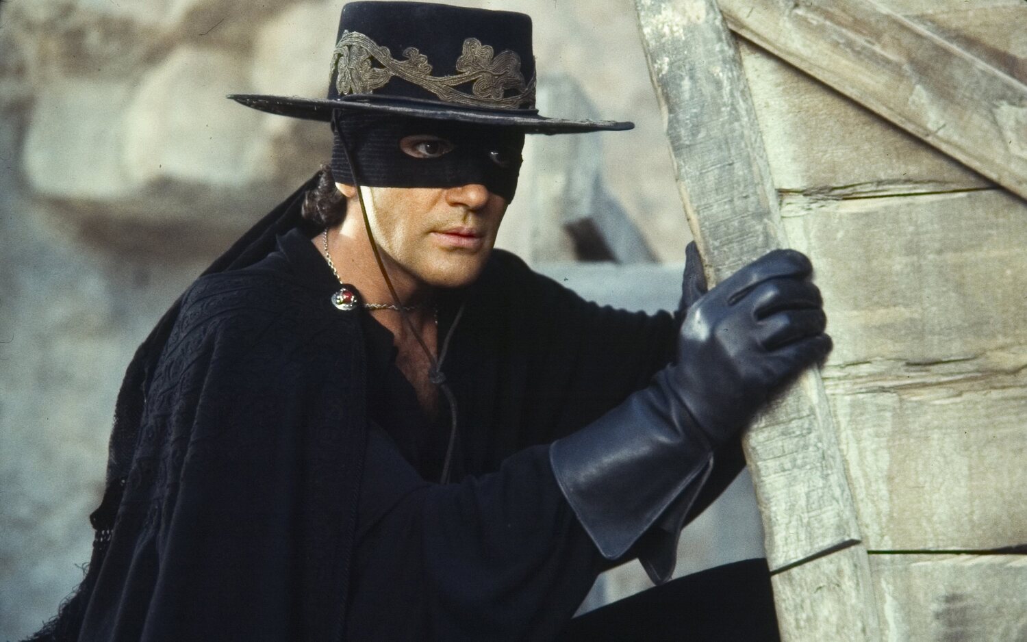 'El Zorro': Antonio Banderas elige a Tom Holland para heredar el antifaz