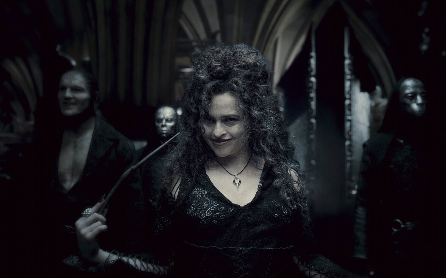 Helena Bonham Carter defiende a J.K. Rowling y considera que Johnny Depp está "exento de culpa"