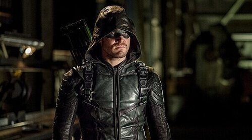 'The Flash': Stephen Amell publica un vídeo reaccionando a su regreso como Green Arrow y una foto desde el set