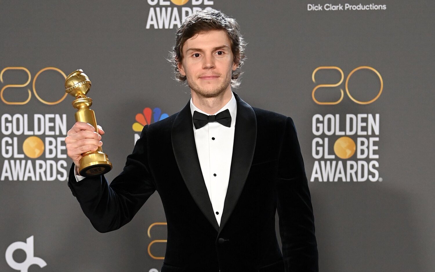 'Dahmer': El discurso de Evan Peters en los Globos de Oro enfurece a la madre de una víctima del asesino