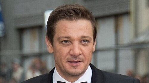 Jeremy Renner recibe el alta hospitalaria a tiempo para ver el primer capítulo de 'Mayor of Kingstown' en casa