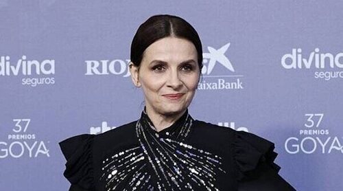 Juliette Binoche, Goya Internacional 2023, rinde homenaje a Carlos Saura tarareando la canción de 'Cría Cuervos'