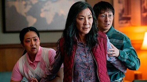 Michelle Yeoh y Ke Huy Quan ('Todo a la vez en todas partes') hacen historia en los SAG