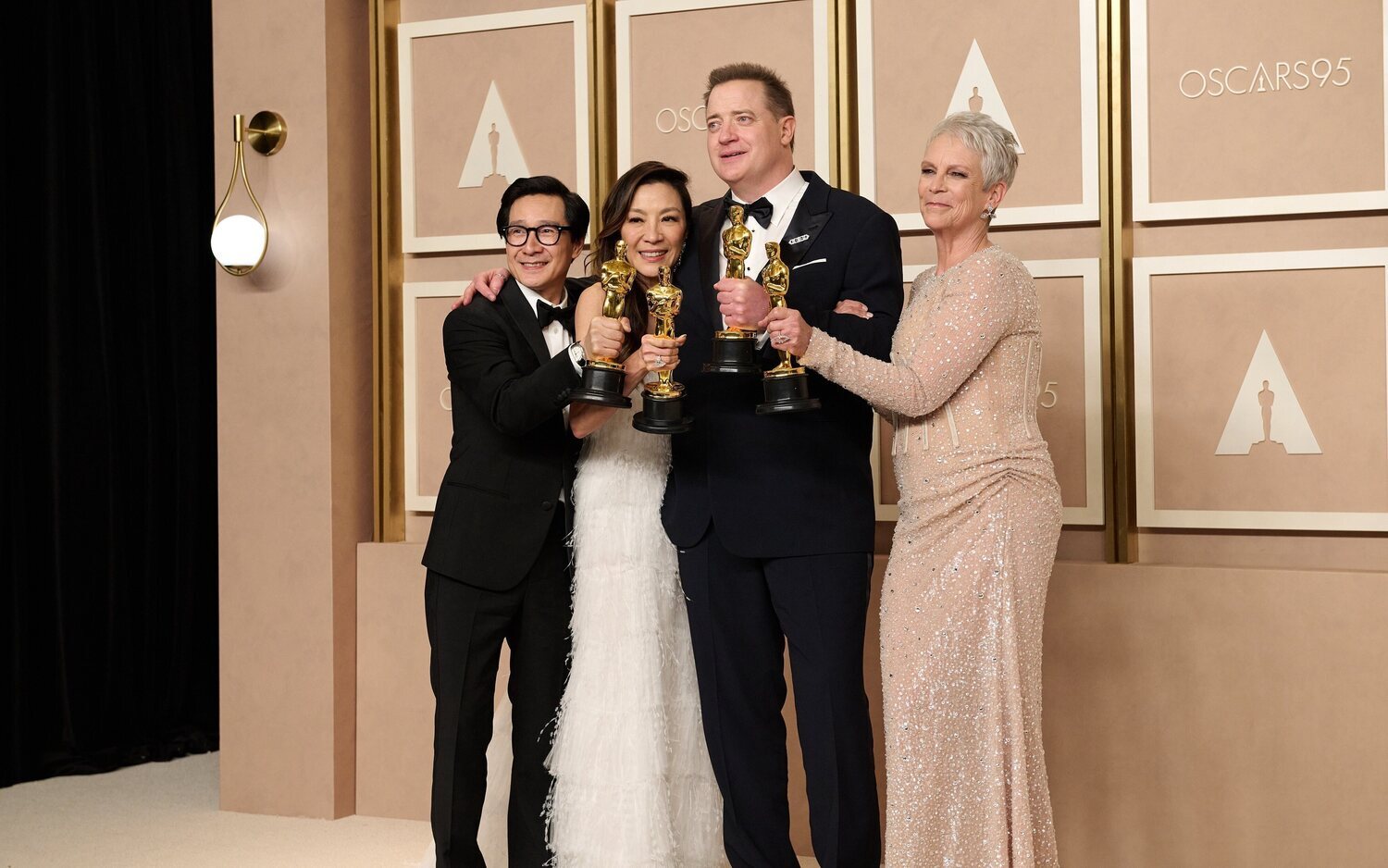 Oscar 2023: 'Todo a la vez en todas partes' triunfa como embajadora del nuevo y viejo Hollywood