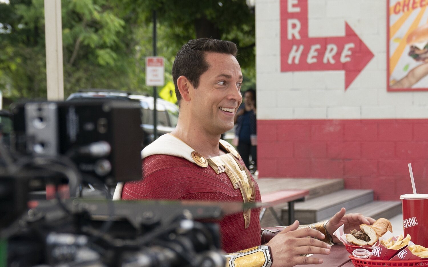 '¡Shazam! La furia de los dioses' empieza regular en taquilla y Zachary Levi condena la toxicidad de las redes