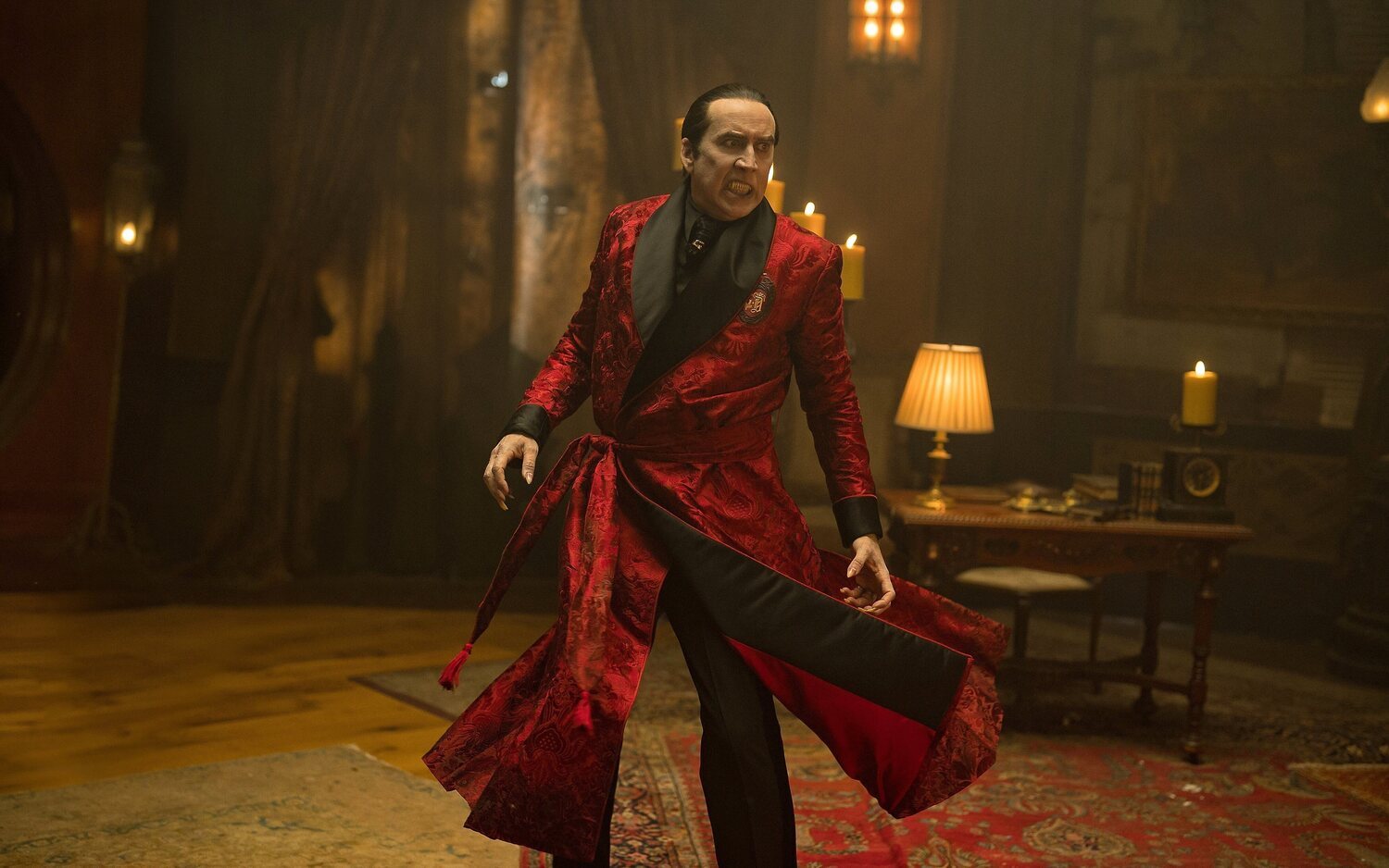 'Renfield': Tráiler final con Nicolas Cage como Drácula y Nicholas Hoult como su ayudante