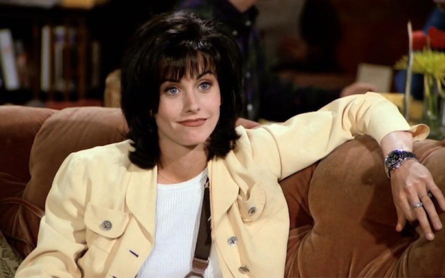 Courteney Cox trae de vuelta a Monica Geller ('Friends') para limpiar su estrella en el Paseo de la Fama