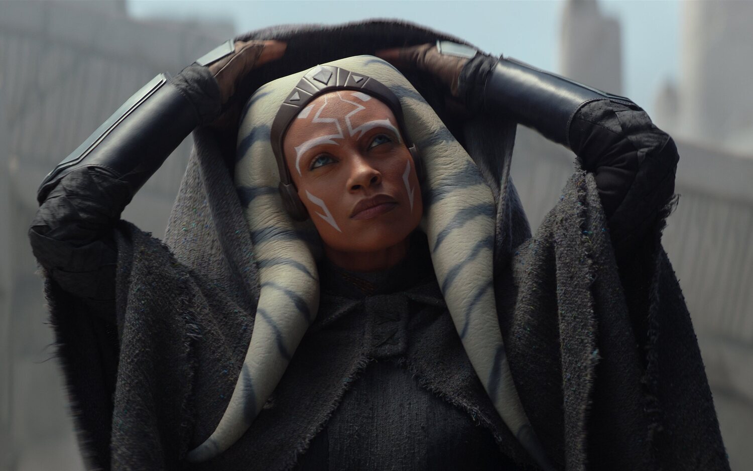 'Ahsoka' lanza tráiler con referencias a 'Rebels' y una novedad en los sables láser