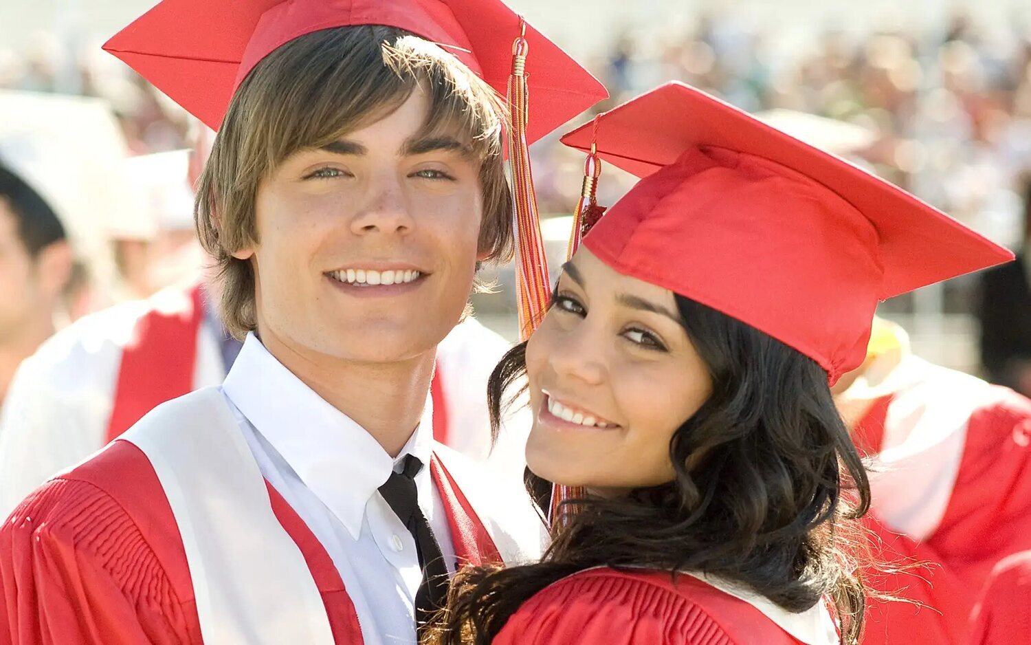 Zac Efron empieza a seguir a Vanessa Hudgens en Instagram y los fans de 'High School Musical' ye están flipando