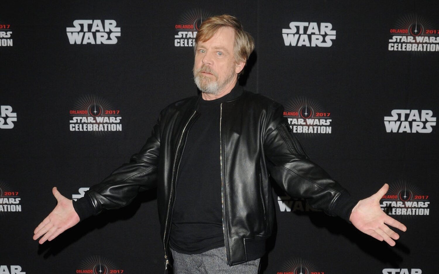 Mark Hamill ('Star Wars') es acosado por caza-autógrafos tras el homenaje a Carrie Fisher