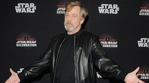 Mark Hamill ('Star Wars') es acosado por caza-autógrafos tras el homenaje a Carrie Fisher