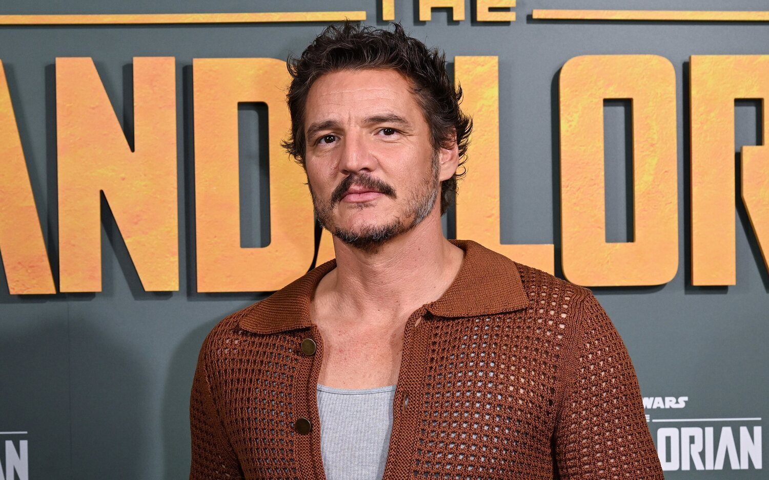 'Weapons': Pedro Pascal protagonizará la nueva película de terror del director de 'Barbarian', comparada con 'Magnolia'