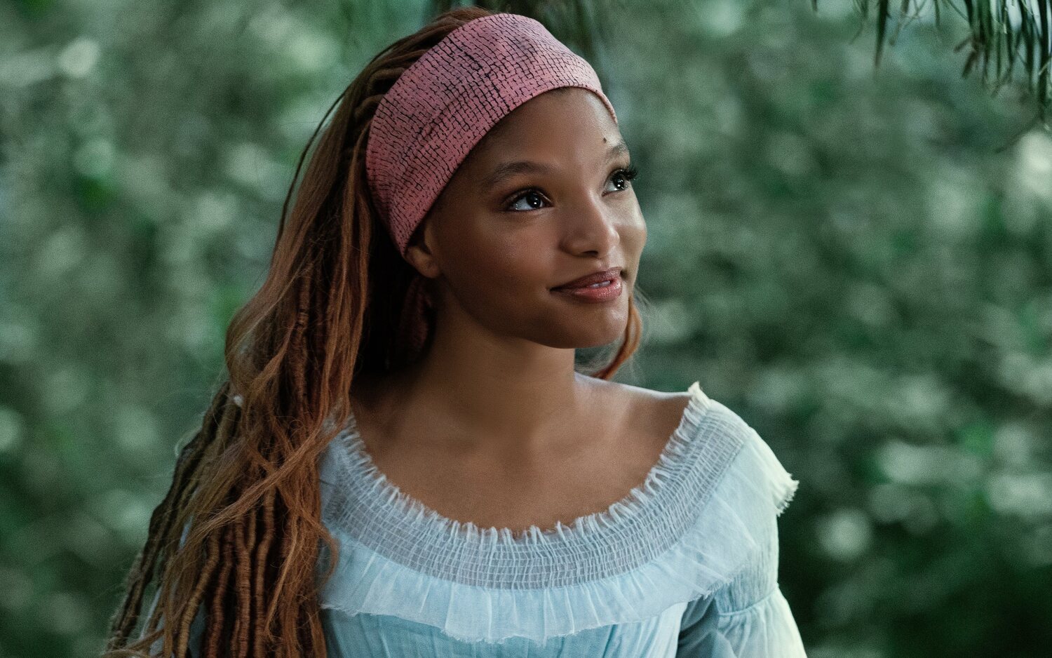 La sirenita de Halle Bailey ya está en Disneyland. ¿Qué va a pasar con la original?