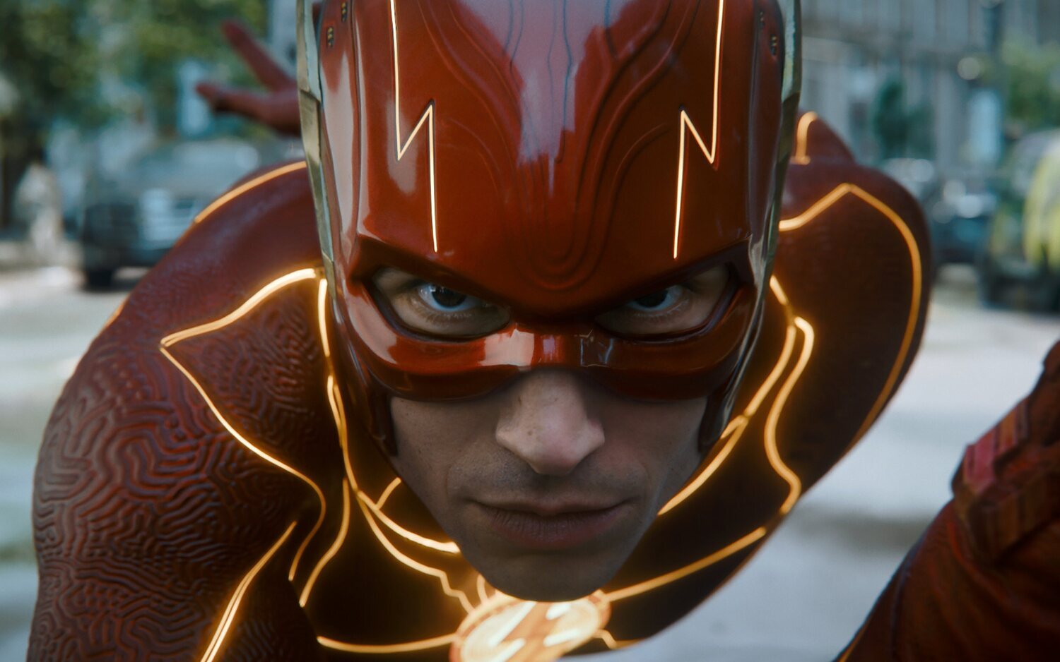 El director de 'Flash' asegura que no hay nadie mejor que Ezra Miller para el papel