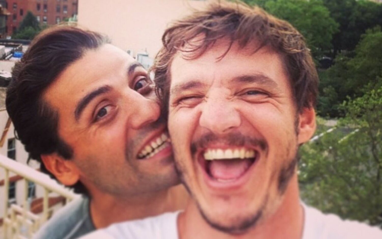 Oscar Isaac quiere que Pedro Pascal interprete a un Spider-Man "viejo y cascarrabias" en el Spider-Verso