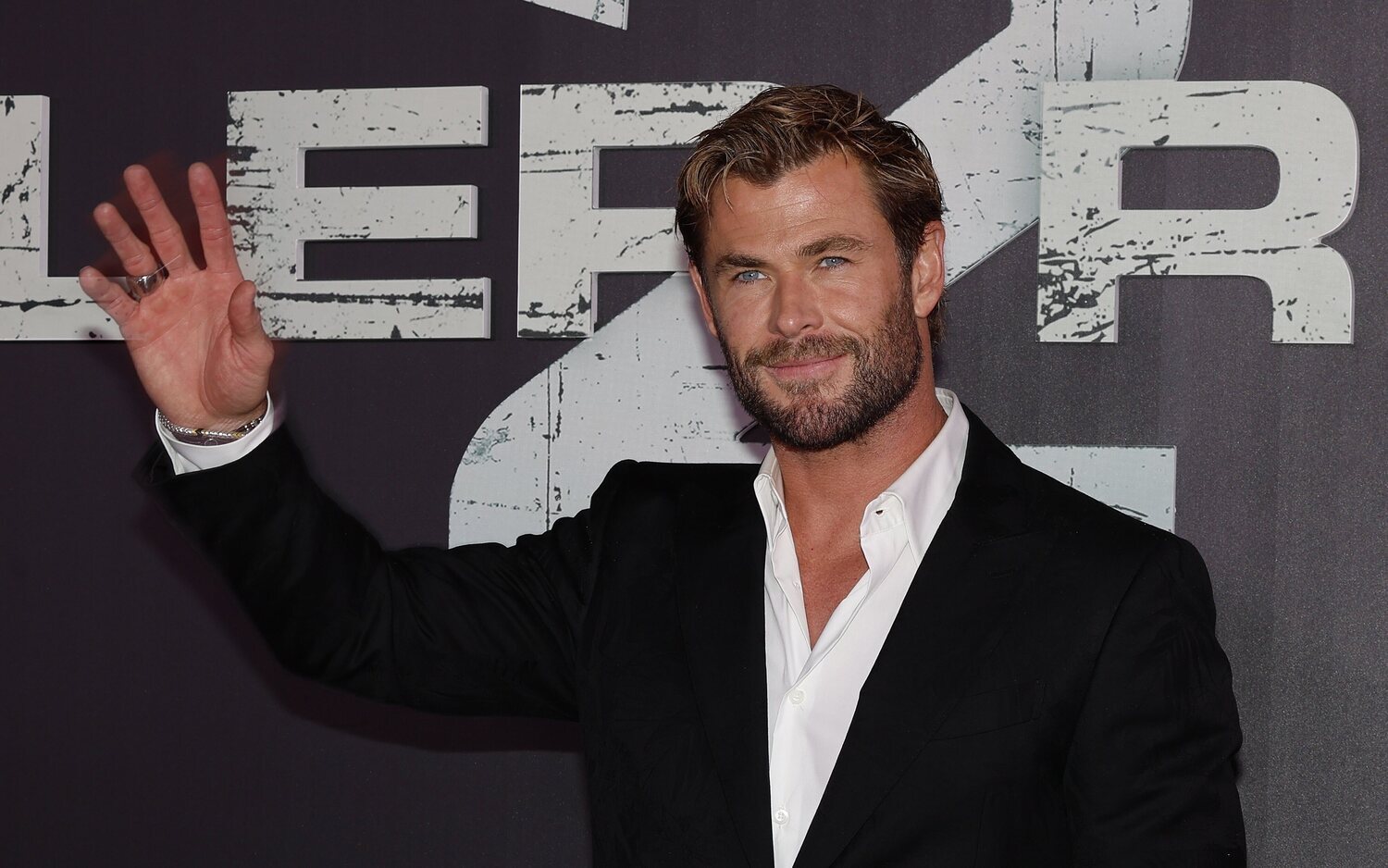 Chris Hemsworth cierra la Gran Vía en Madrid para la premiere de 'Tyler Rake 2'