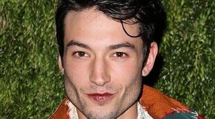 Ezra Miller reaparece en la alfombra roja de 'Flash' tras sus problemas con la ley