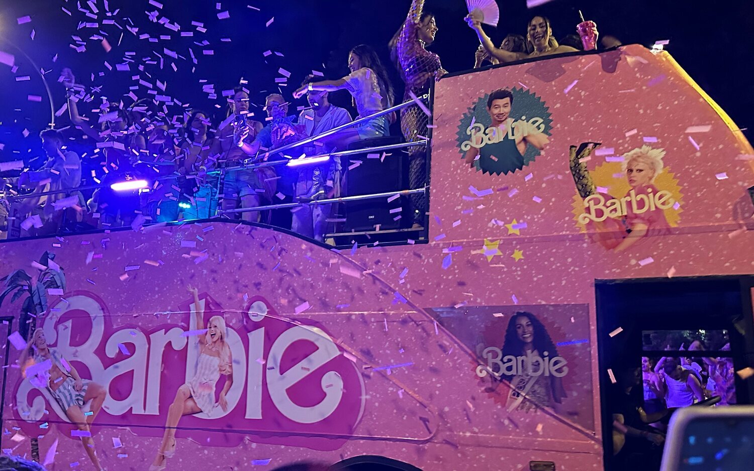 La carroza rosa de 'Barbie' cierra el desfile del Orgullo en Madrid por todo lo alto