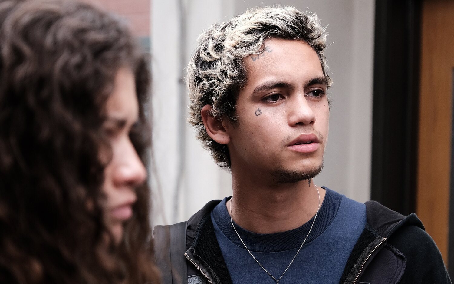 Dominic Fike confiesa que iba casi siempre drogado al rodaje de 'Euphoria'