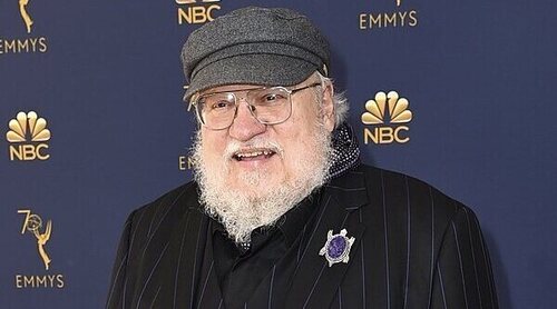 El fantástico look rosa con el que George R.R. Martin ha ido al cine a ver 'Barbie'