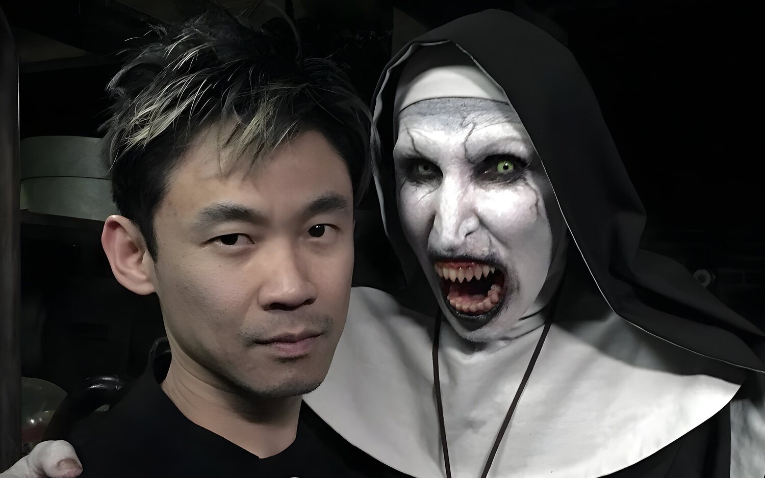 El directo James Wan posa con "la monja"