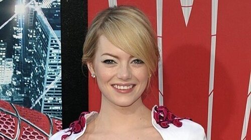 Emma Stone estrena peinado rubio platino y a todo el mundo le recuerda a la Gwen Stacy animada