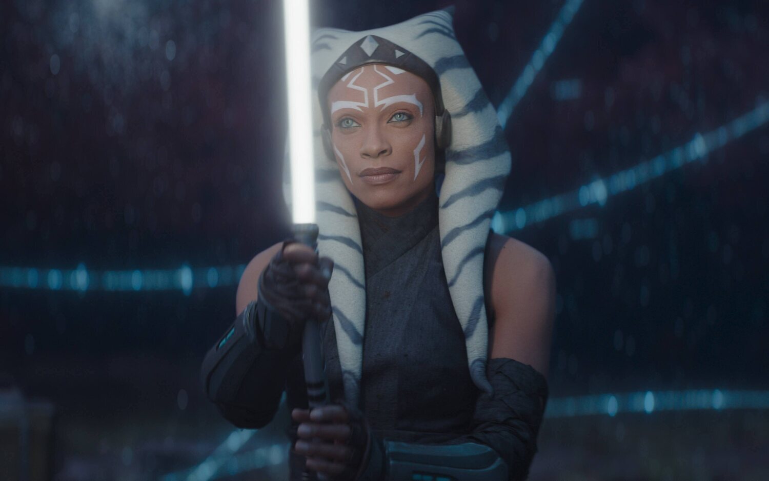 Rosario Dawson interpretando a Ahsoka